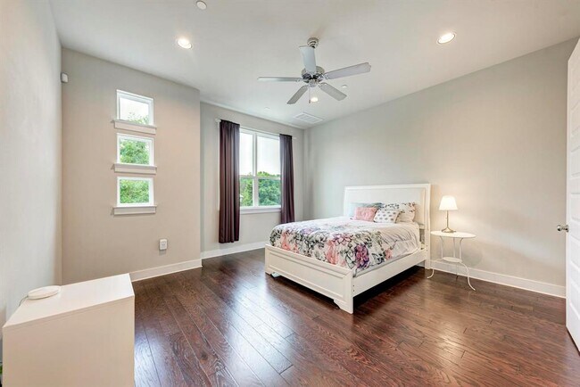 Building Photo - 3108 E 51st St