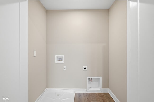 Building Photo - 420 Elite St