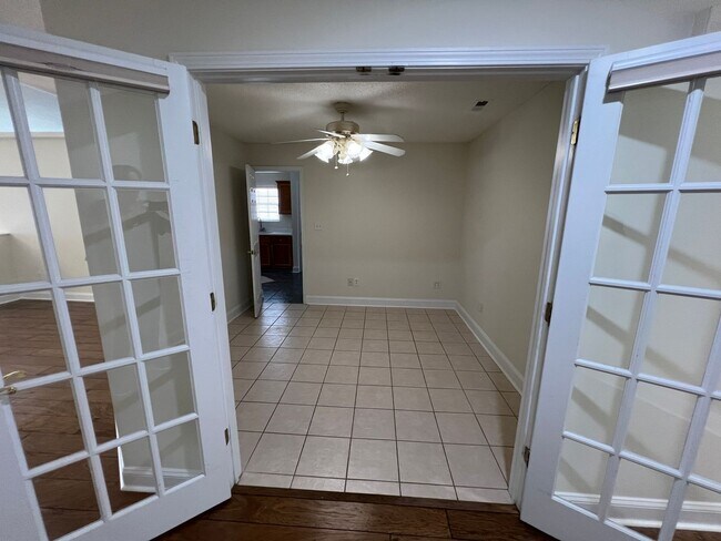 Building Photo - 154 Regency Dr