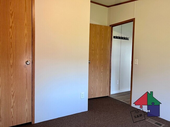 Building Photo - Your Dream Home Awaits: Spacious 3-Bedroom...