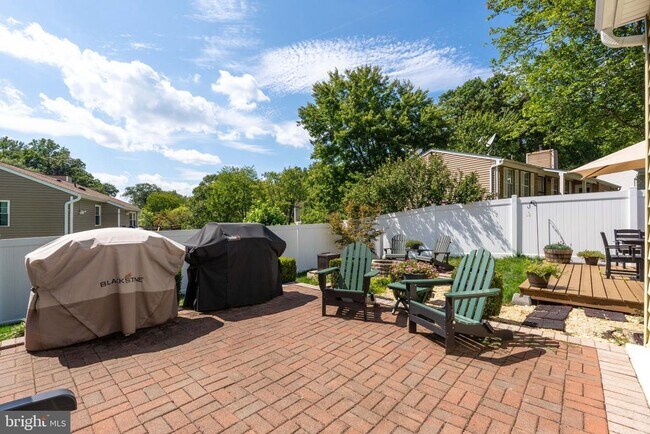 Building Photo - 8805 Rosanne Ct