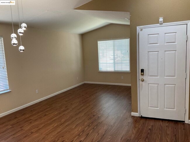 Building Photo - 5196 Tehachapi Ct
