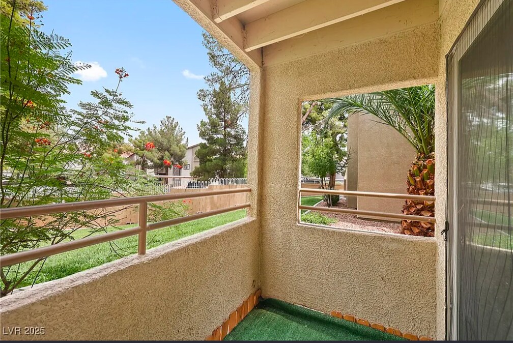 Building Photo - 3145 E Flamingo Rd