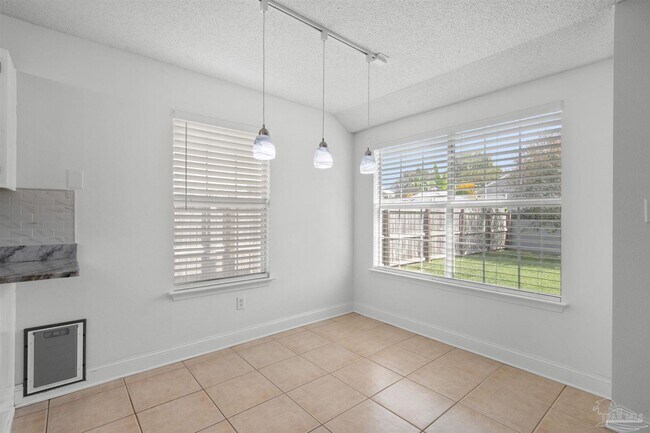 Building Photo - 383 Mirabelle Dr