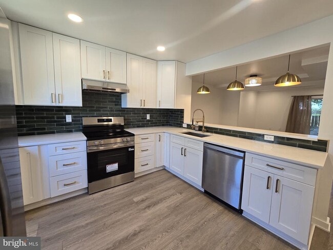 Building Photo - 8760 Stoneridge Dr