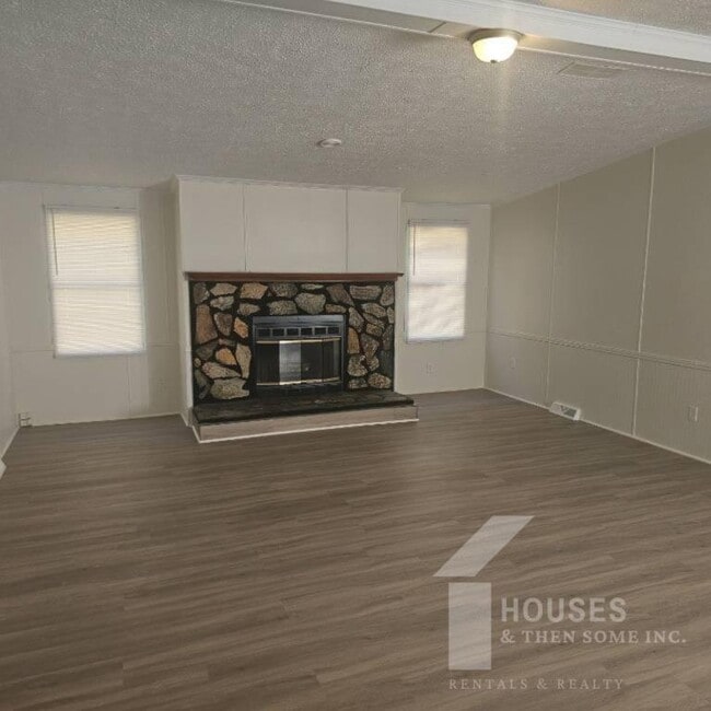 Building Photo - 214 Double Bridge Rd