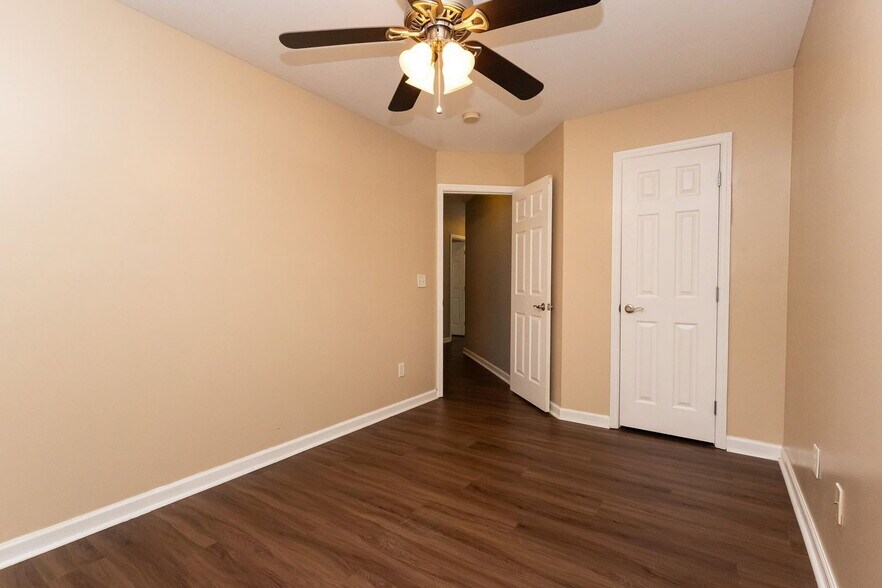 Building Photo - 4705 Montview Dr