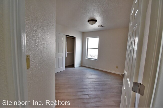 Building Photo - 3 br, 2 bath House - 2552 Los Misioneros