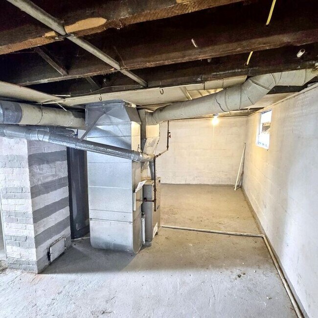 Building Photo - 3-Bedroom Home with Attic and Basement in ...