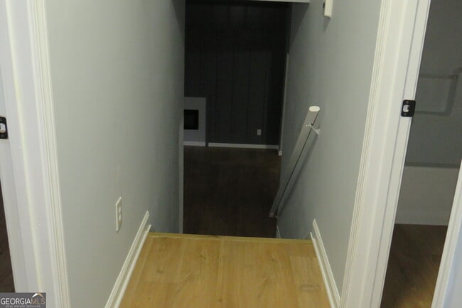 Building Photo - 2060 Bedford Ct