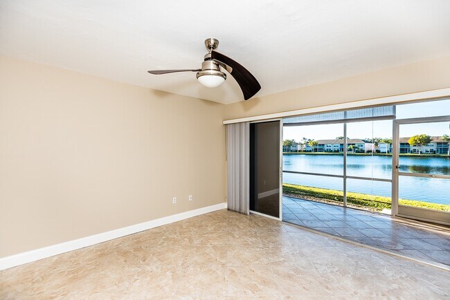 Building Photo - UPDATED GROUND FLOOR CONDO CLOSE TO 1-75