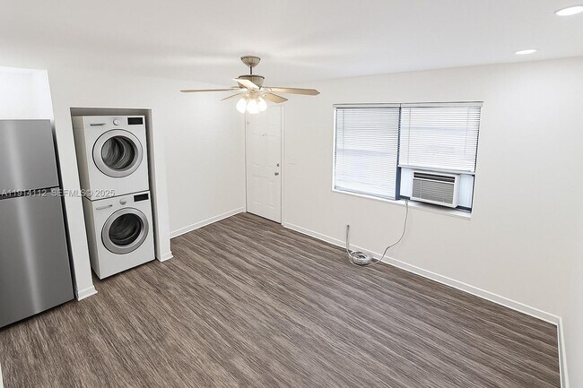 Building Photo - 417 NW 2nd Ave