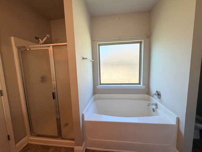 Building Photo - 2492 Bentridge Dr W