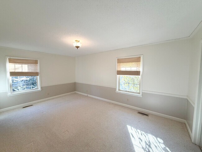 Building Photo - 222 Knox Dr