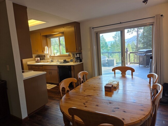 Building Photo - Spacious 3 Bedroom, 2 Bath Home with Bonus...