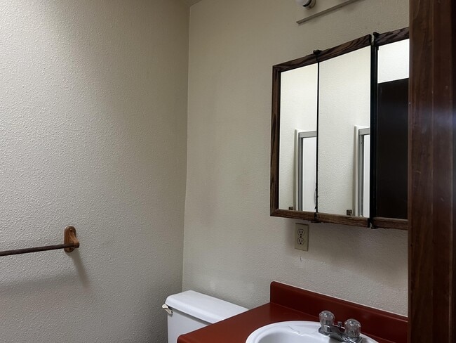 Building Photo - 674 Hidden Creek Rd