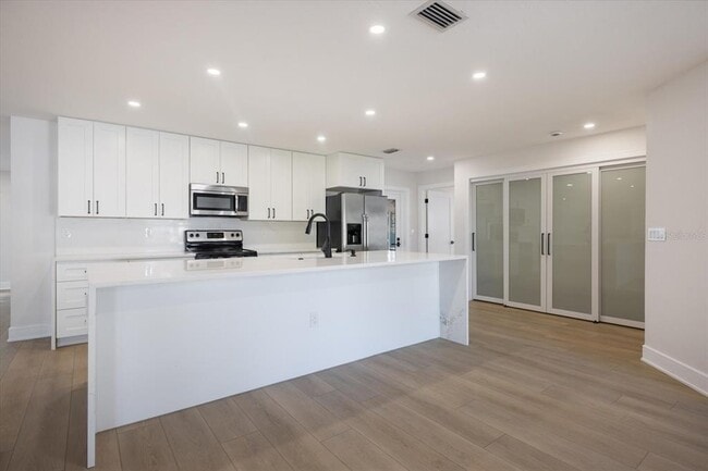 Building Photo - 328 Monet Dr