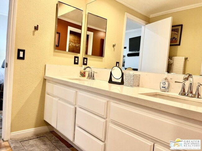 Building Photo - 2441 S Birdie Way