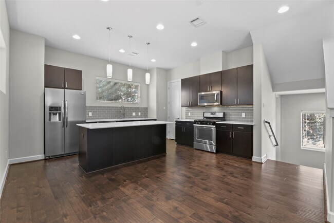 Building Photo - 2109 Winbern St