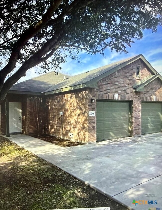 Building Photo - 213 Anne Louise Dr
