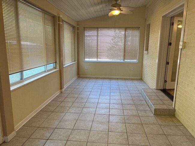 Building Photo - 562 Foltz Dr
