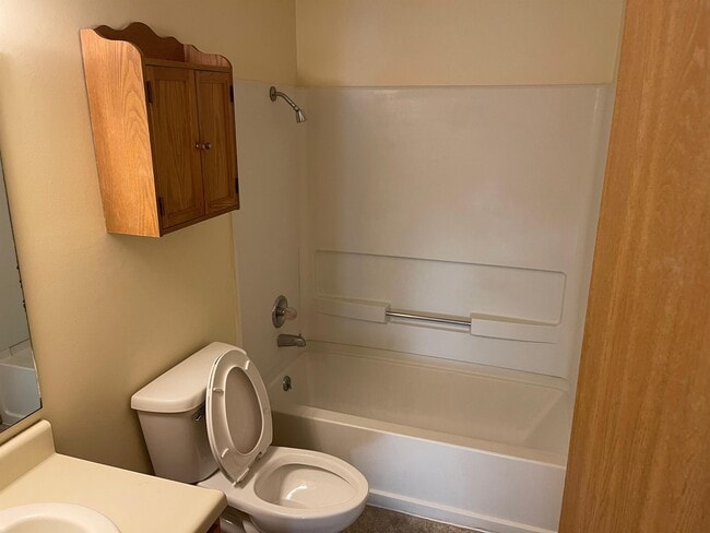 Building Photo - 807 Maple Ln
