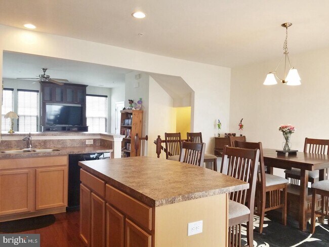 Building Photo - 611 Washington Sq