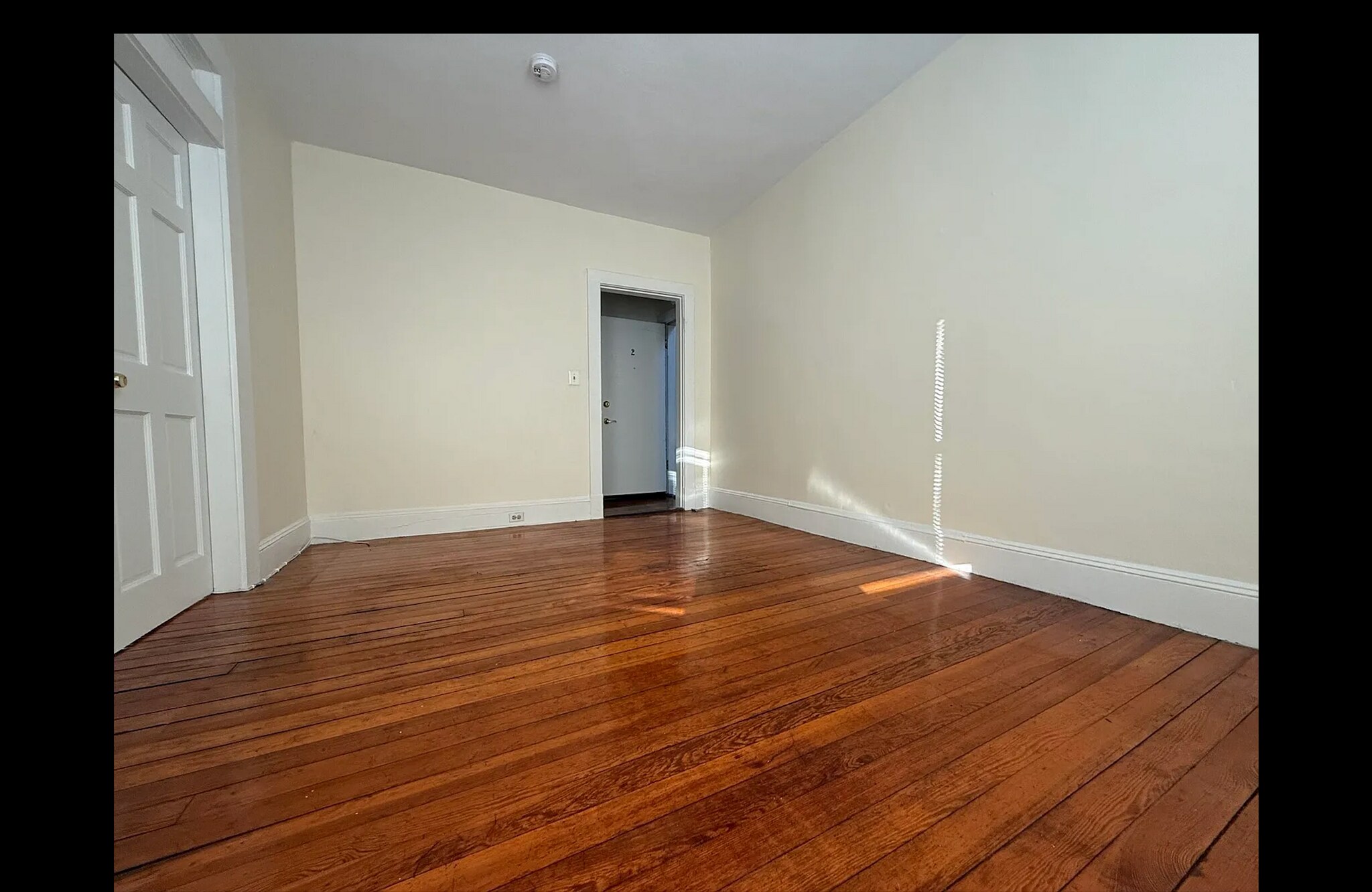 Building Photo - 27 Forest St