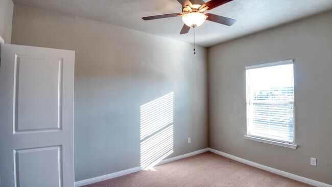 Building Photo - 4089 Cross Park Dr