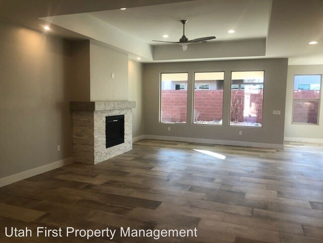 Building Photo - 4 br, 3 bath House - 358 S Buckthorn Lane
