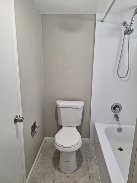 Building Photo - 9441 Live Oak Pl