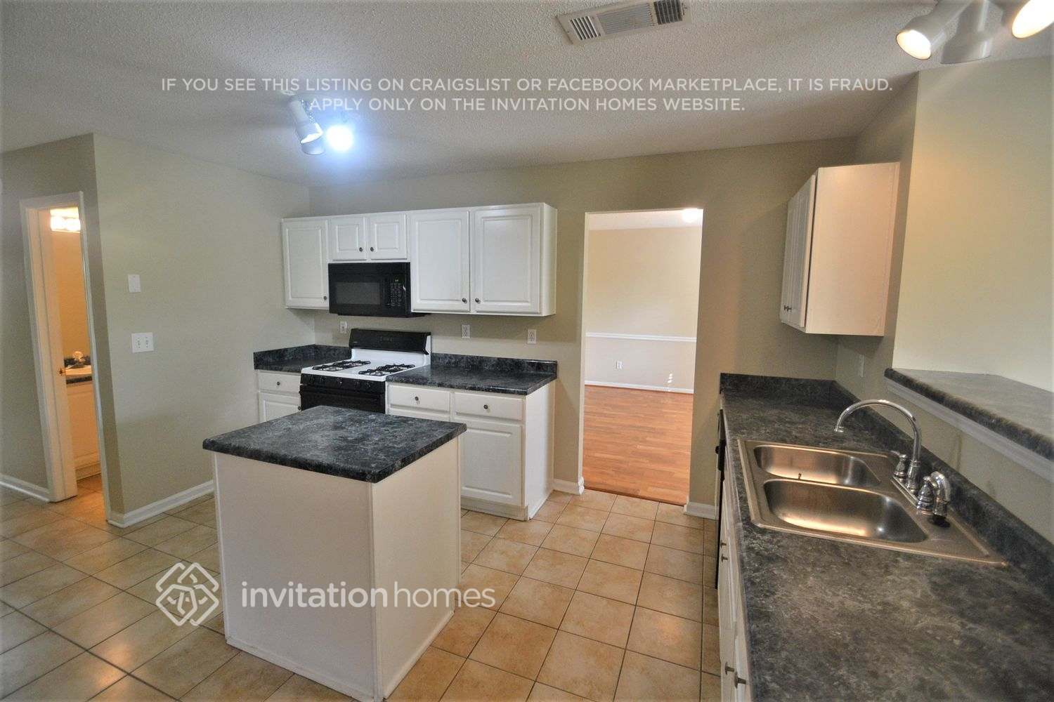 Building Photo - 489 Lakewater Estates Dr