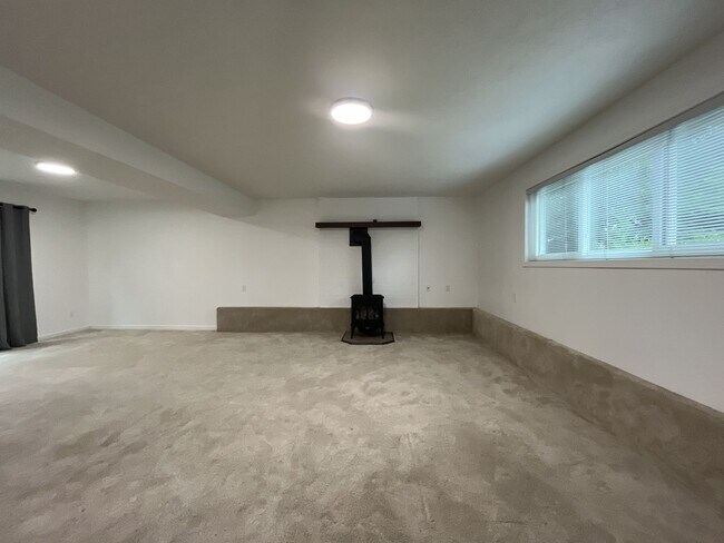Building Photo - Three-Bedroom Home Near Nike Campus with Bonus Room, Large Deck & Two-Car Garage