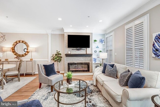 Building Photo - 17 Alexander St