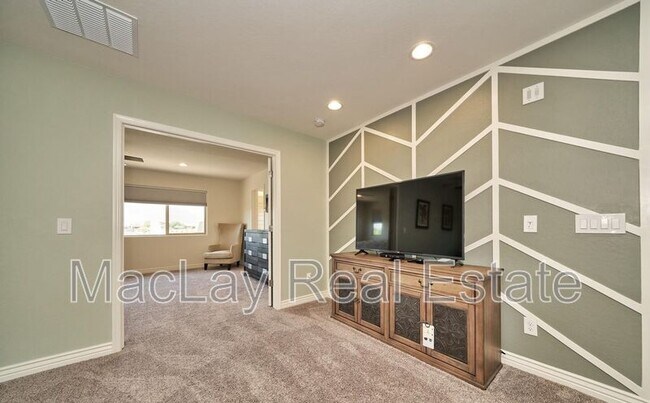 Building Photo - 2415 E Runaway Bay Pl