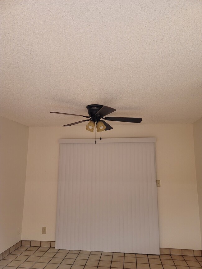 Building Photo - 930 N Indiana St