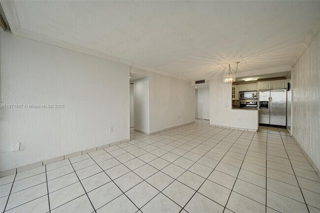 Building Photo - 10400 SW 108th Ave