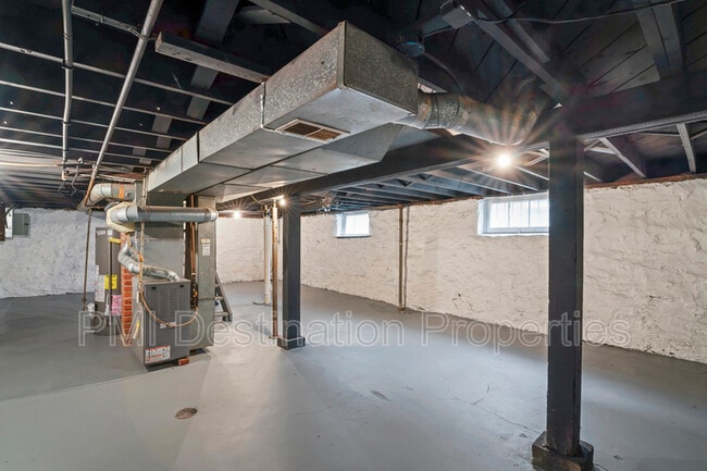 Building Photo - 1312 E 62nd Terrace