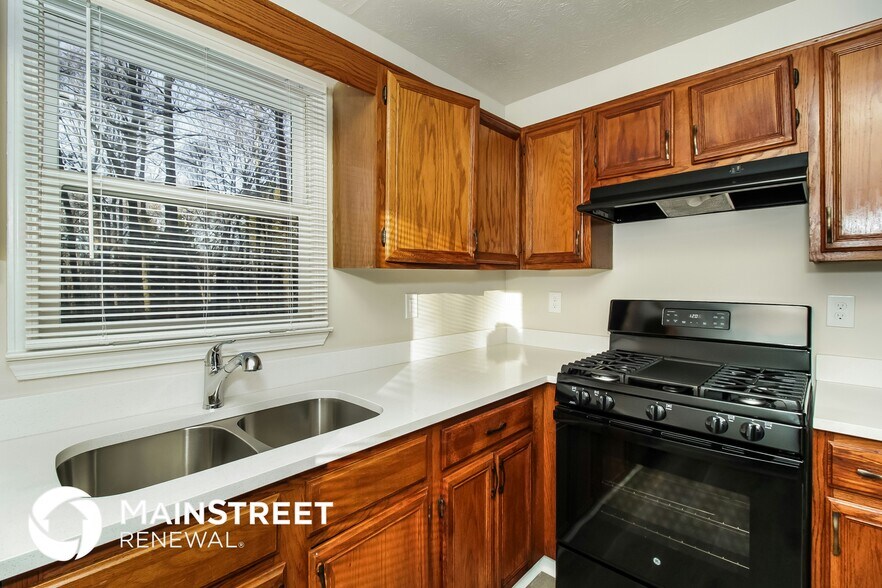 Building Photo - 413 Oak Landing Dr
