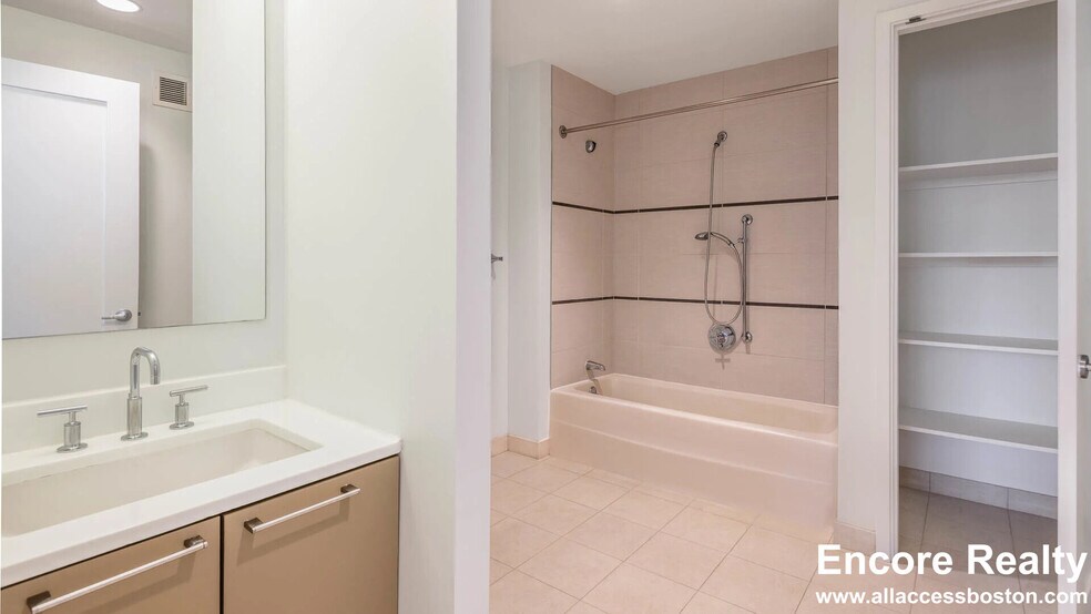 Building Photo - 285 Third St. Unit 201