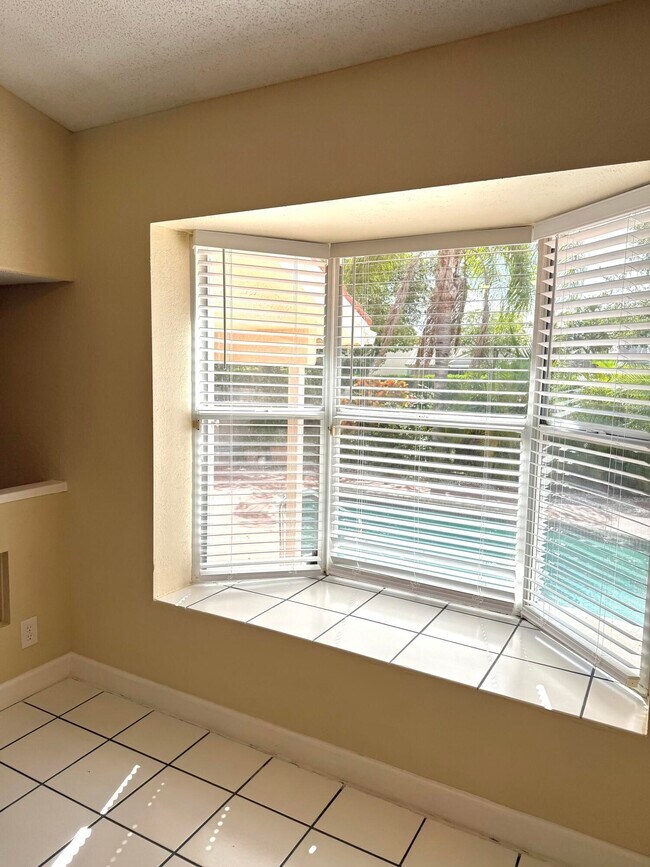 Building Photo - 18292 Clear Brook Cir