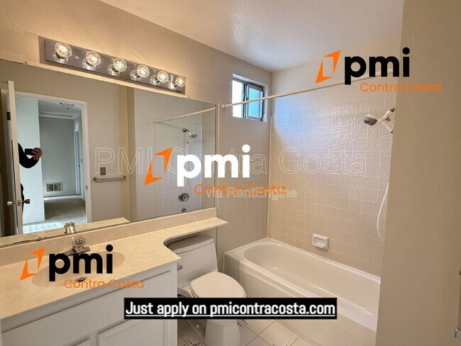 Building Photo - 974 Signal Ct