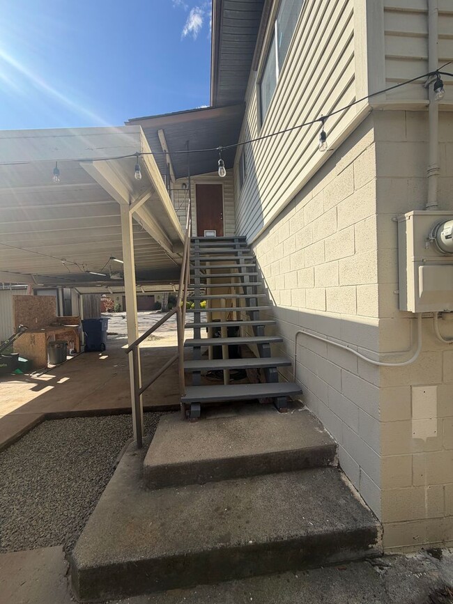 Building Photo - Spacious 4 Bedroom | 3 Bathroom | House in Curtis Park