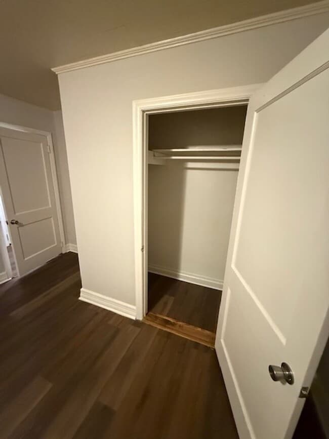 Building Photo - Two bedroom, 1 bath house in Burlington