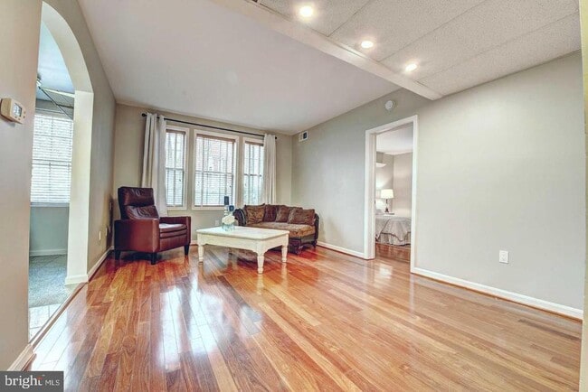 Building Photo - 2015 Key Blvd