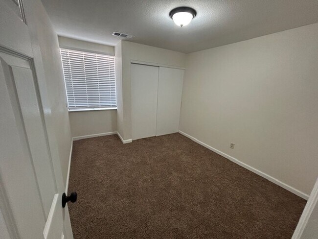 Building Photo - Newly Remodeled