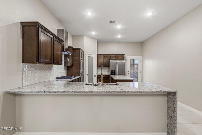 Building Photo - 916 Keenland Ave