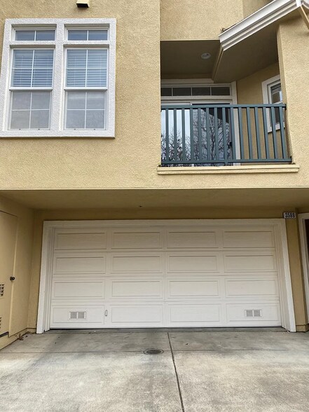 Building Photo - 3586 Fitzsimmons Cmn