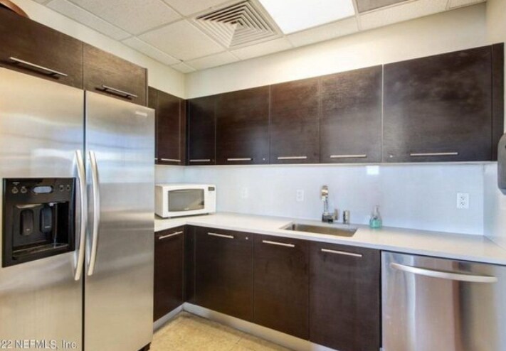 Building Photo - 1431 Riverplace Blvd