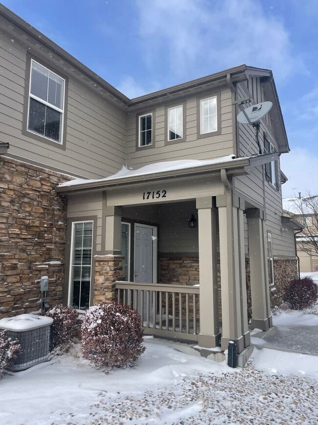 Building Photo - Monument remodeled townhome